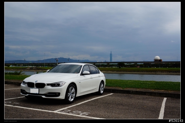 極致 BMW F30