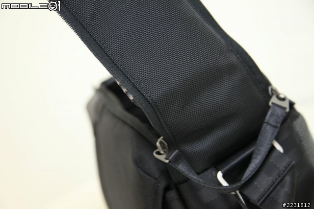 [開箱]  快取快拍 下雨免驚的好包! Samsonite相機斜揹袋