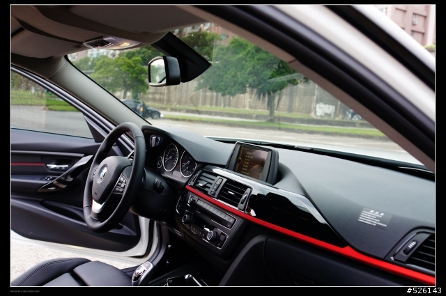 極致 BMW F30