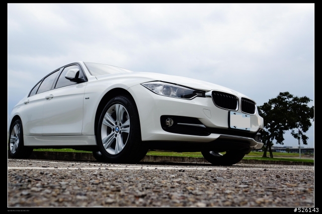 極致 BMW F30