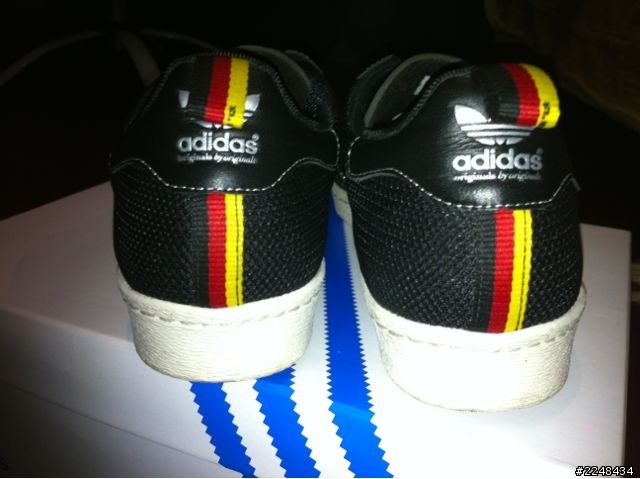 adidas黑呼吸