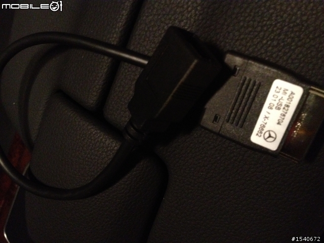 2012 W212 E200 是否有(USB 無線藍芽接收器)可以來播放 KKBOX.