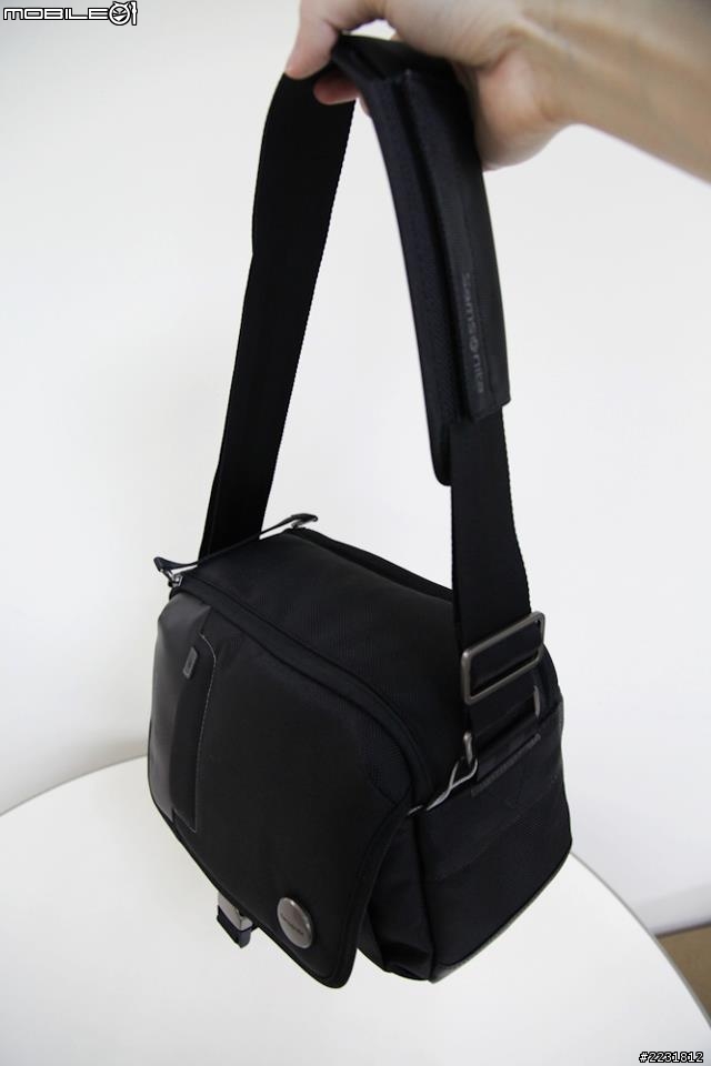 [開箱]  快取快拍 下雨免驚的好包! Samsonite相機斜揹袋