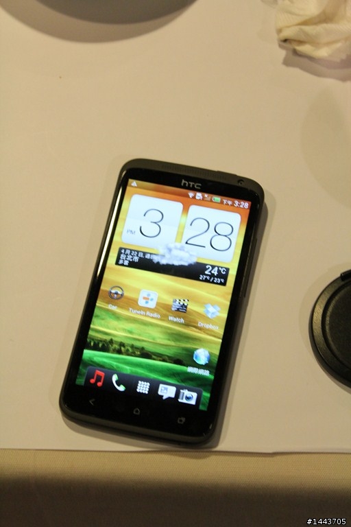 (新增福利社)× ×【體驗會分享】HTC ONE X 體驗會——掀起手機相機革命潮，實測潔白機背做筆記好方便 × ×
