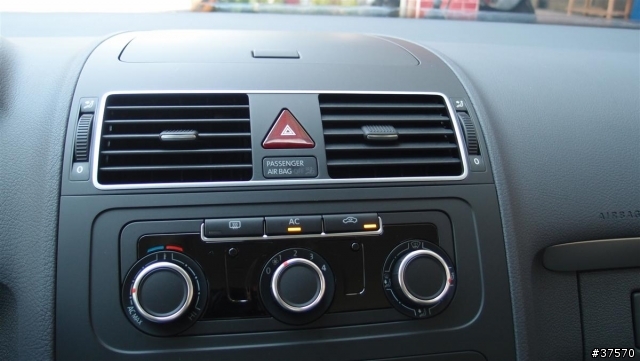 等待九個月的開箱文 VW 2012 Touran 1.6 TDI