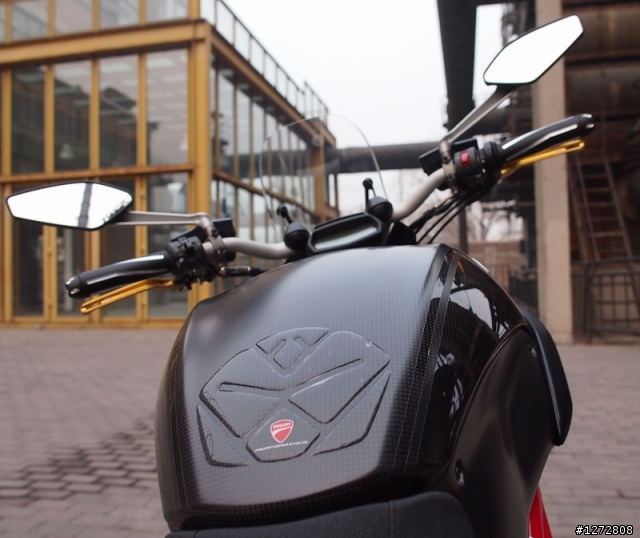 人生第一台重車Ducati Diavel Carbon