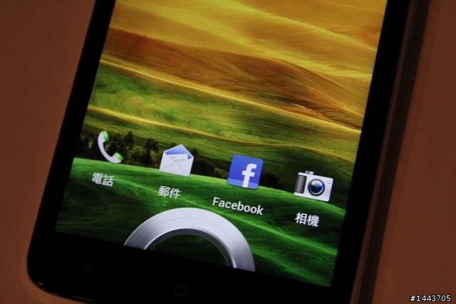 (新增福利社)× ×【體驗會分享】HTC ONE X 體驗會——掀起手機相機革命潮，實測潔白機背做筆記好方便 × ×