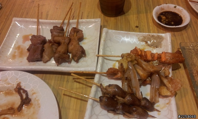 台南位於小東路上燒X桑串燒