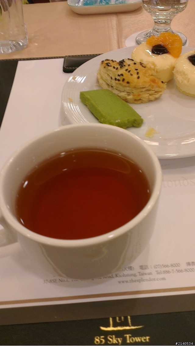 {HTC ONE X}高雄體驗會心得,(螢幕黃斑,溫度過熱,耗電的問題..)~~~