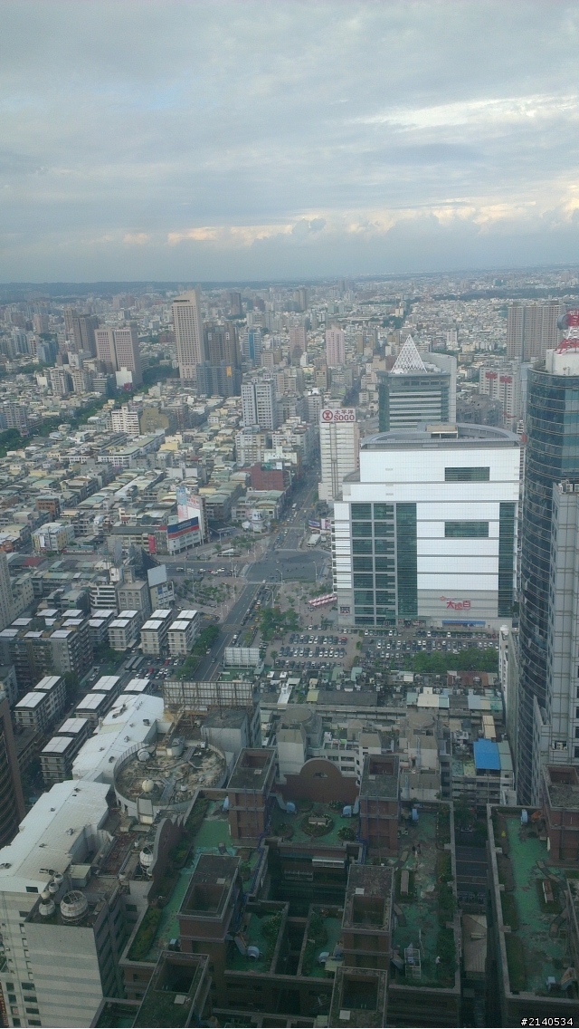 {HTC ONE X}高雄體驗會心得,(螢幕黃斑,溫度過熱,耗電的問題..)~~~