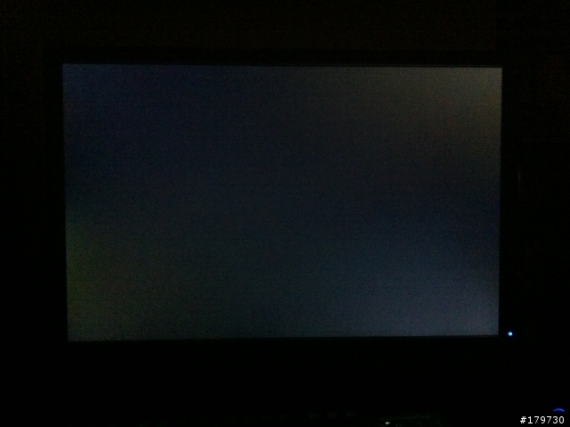 DELL  U2412M這樣算漏光嚴重嗎?