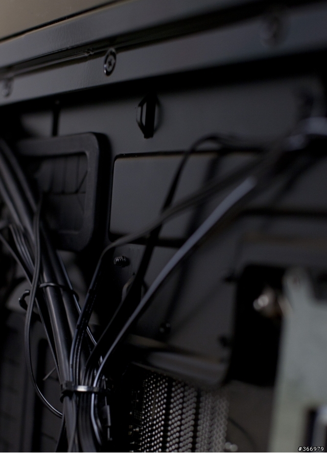 [簡易開箱] 水冷空冷兩相宜的NZXT Switch 810全塔機殼