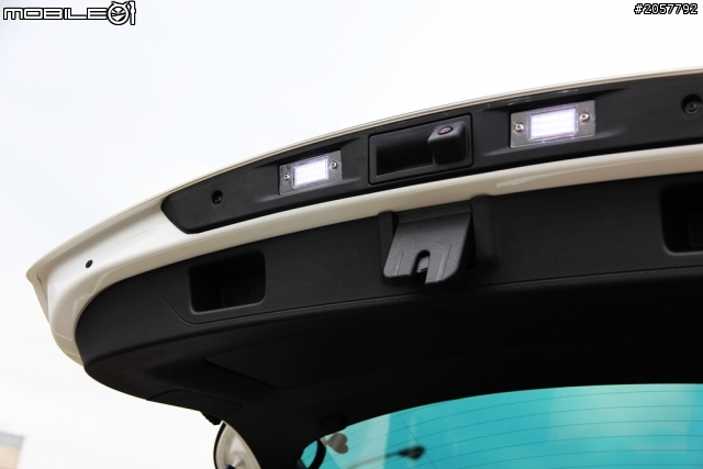 ( PART2開箱) 2012 TIGUAN TSI S&S 全配到齊了:HID日行燈+全景天窗+撥片方向盤+RVC顯影+側踏+德國後箱飾條..