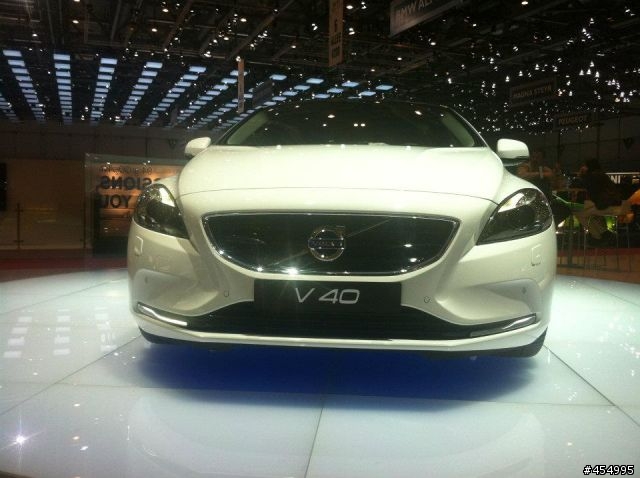 Volvo New V40實車照片(補上v40國際官方網站及專屬facebook)