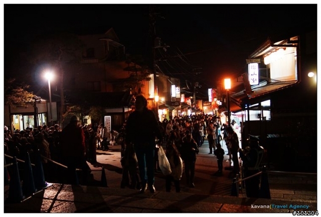 ＜春。京都花見＞清水寺夜間特別拜觀。夜櫻之美 無須滿開。