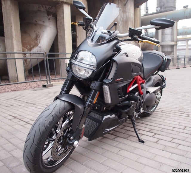人生第一台重車Ducati Diavel Carbon