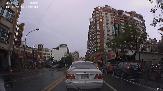 Full HD 行車紀錄器--PaPaGo P3試用分享(同場加映天行者X9車拼)