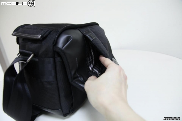[開箱]  快取快拍 下雨免驚的好包! Samsonite相機斜揹袋