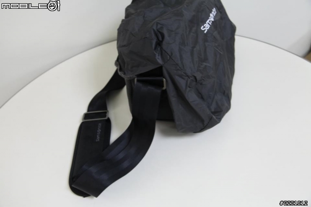 [開箱]  快取快拍 下雨免驚的好包! Samsonite相機斜揹袋
