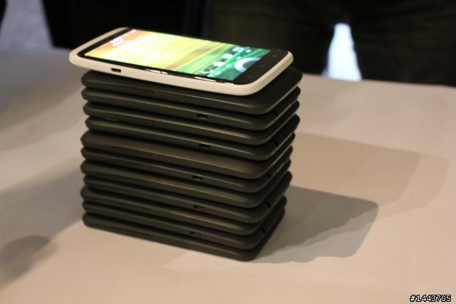 (新增福利社)× ×【體驗會分享】HTC ONE X 體驗會——掀起手機相機革命潮，實測潔白機背做筆記好方便 × ×