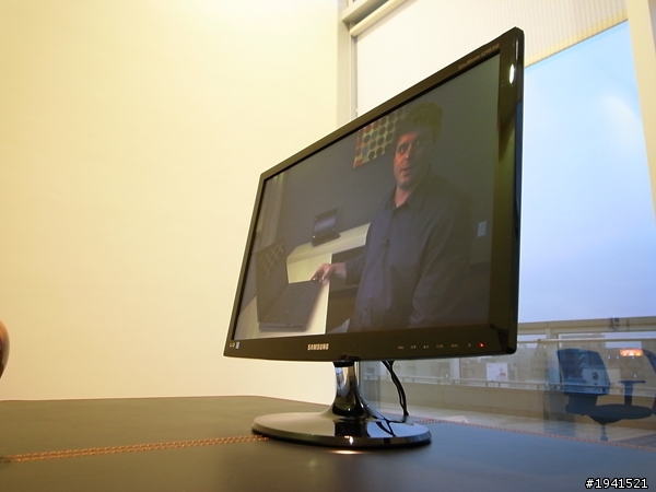 【極簡風．型會議】ＳＡＭＳＵＮＧ美型商務顯示器ＳＢ３５０