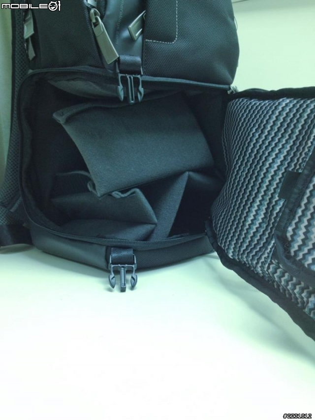 [敗文] 包包不只拿來背還拿來"玩"...Samsonite的Backpack 100相機背包
