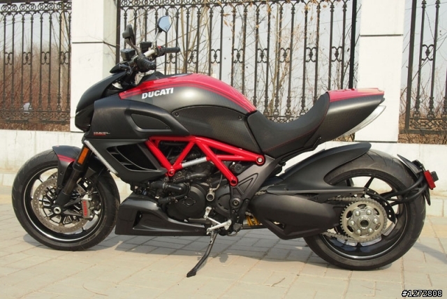 人生第一台重車Ducati Diavel Carbon