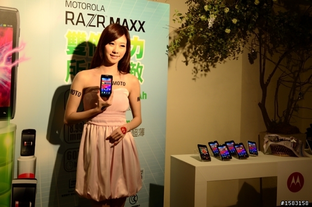 【RAZR MAXX 渾身是勁．萬機莫敵．雙倍電力．所向無敵 震撼登場！】