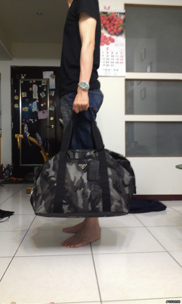PRADA迷彩軍綠側背包及PRADA夾腳拖鞋