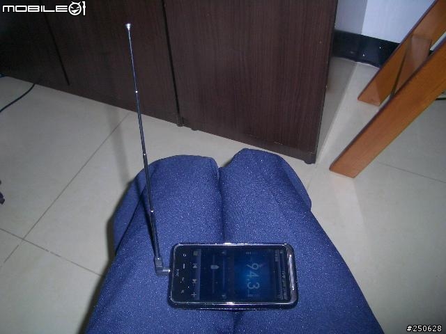 手機聽廣播還要找耳機或音源線嗎??買這個就對了