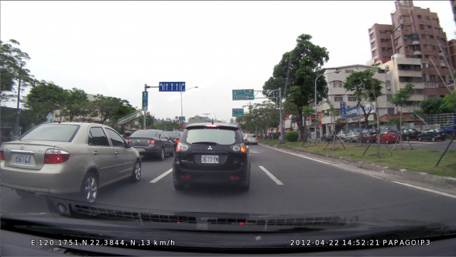 Full HD 行車紀錄器--PaPaGo P3試用分享(同場加映天行者X9車拼)