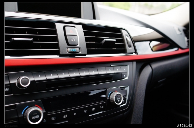 極致 BMW F30