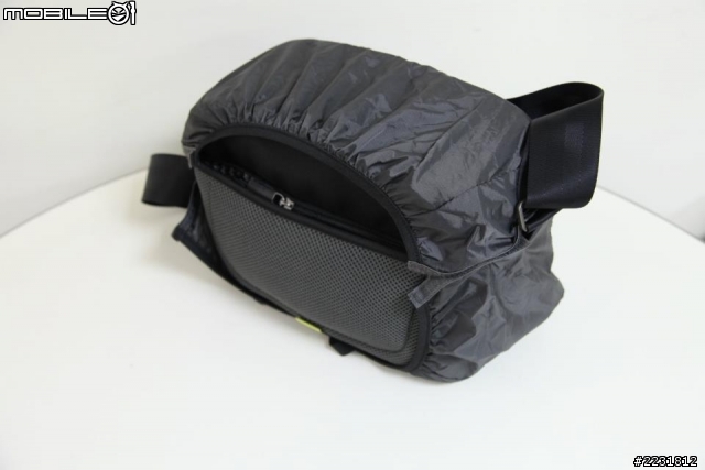 [開箱]  快取快拍 下雨免驚的好包! Samsonite相機斜揹袋