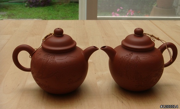 幾支茶壺!!懂得可以幫看看有沒有價值~
