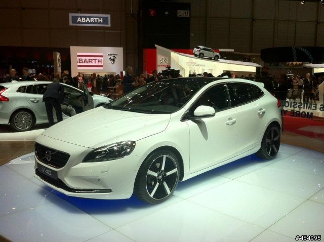 Volvo New V40實車照片(補上v40國際官方網站及專屬facebook)