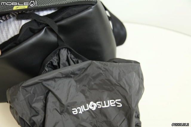 [開箱]  快取快拍 下雨免驚的好包! Samsonite相機斜揹袋
