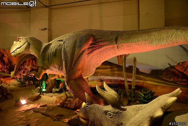 D800拍高雄科工館恐龍展，嘗試以色溫調白平衡。