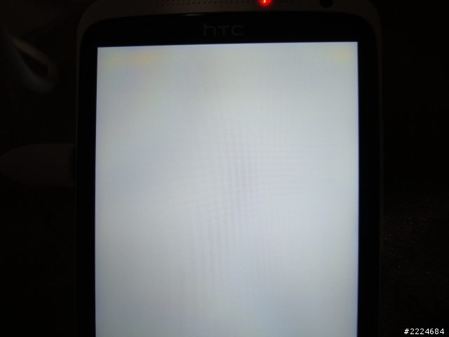 買了 Sony Xperia X 出現 黃斑，今天買了 HTC ONE X 又出現 黃斑  !!!