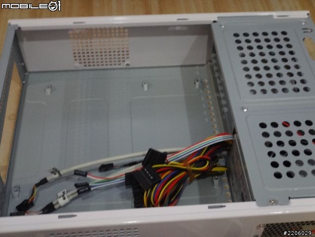 開箱 !! 不專業的自組htpc 影音播放機