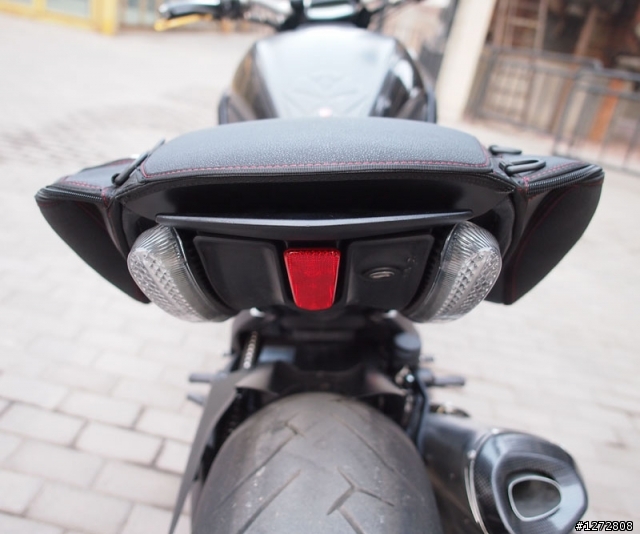人生第一台重車Ducati Diavel Carbon