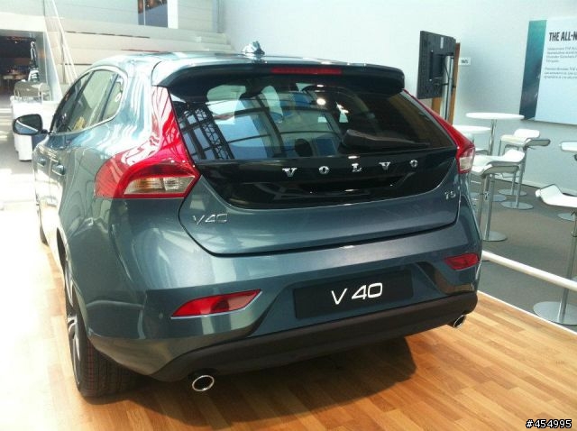 Volvo New V40實車照片(補上v40國際官方網站及專屬facebook)