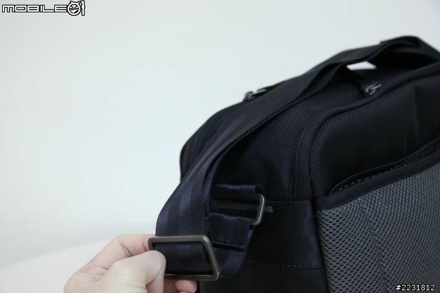[開箱]  快取快拍 下雨免驚的好包! Samsonite相機斜揹袋