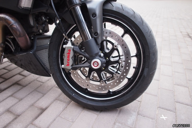 人生第一台重車Ducati Diavel Carbon
