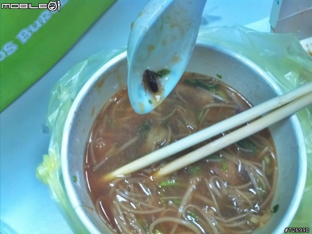 吃大腸麵線吃到蟑螂還被老闆兇