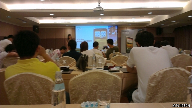 {HTC ONE X}高雄體驗會心得,(螢幕黃斑,溫度過熱,耗電的問題..)~~~