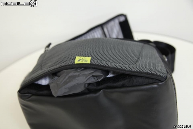 [開箱]  快取快拍 下雨免驚的好包! Samsonite相機斜揹袋