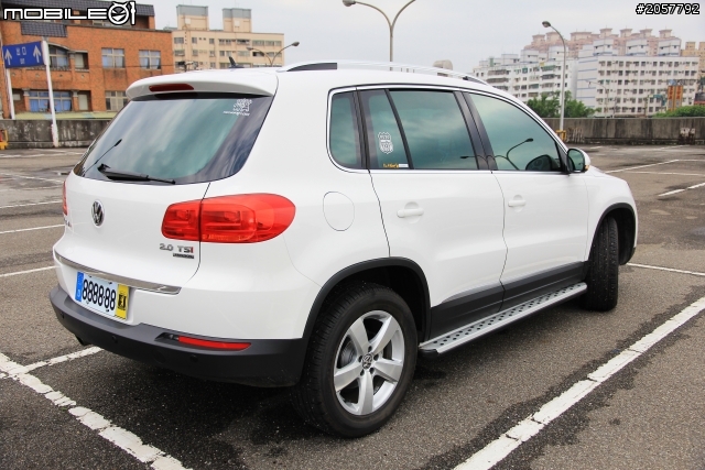 ( PART2開箱) 2012 TIGUAN TSI S&S 全配到齊了:HID日行燈+全景天窗+撥片方向盤+RVC顯影+側踏+德國後箱飾條..
