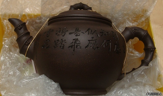 幾支茶壺!!懂得可以幫看看有沒有價值~