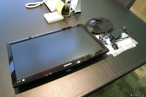 【極簡風．型會議】ＳＡＭＳＵＮＧ美型商務顯示器ＳＢ３５０