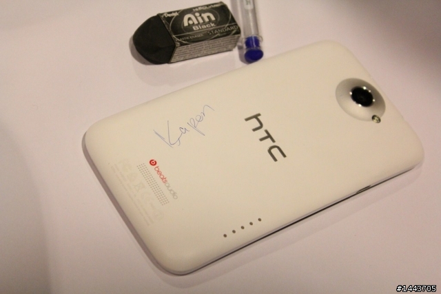 (新增福利社)× ×【體驗會分享】HTC ONE X 體驗會——掀起手機相機革命潮，實測潔白機背做筆記好方便 × ×